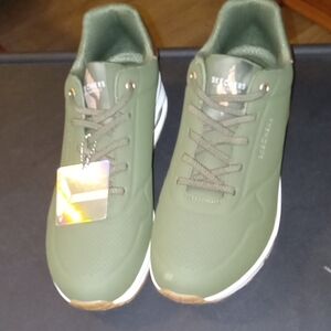 Skechers Street Faux Leather Sneakers Size 11 Brand New